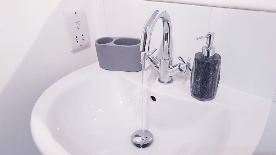 Bathroom 4, Marco Island- One bedroom City Centre Apartment, Nottingham