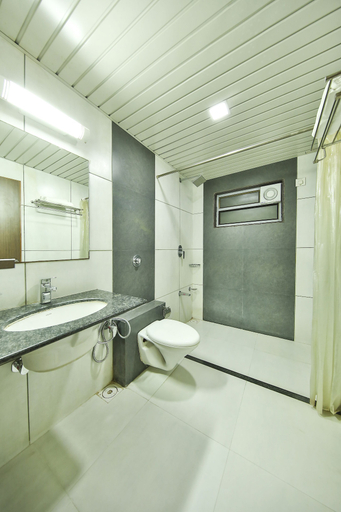 Bathroom 5, Radhe Upavan Resort, Ahmadabad