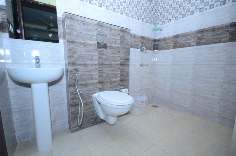 Bathroom 4, North Centre, Ernakulam