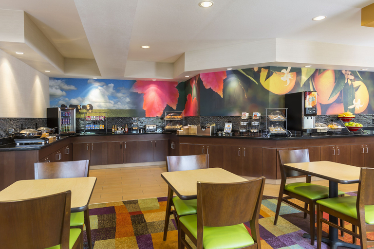 Food & Drinks 4, Fairfield Inn & Suites by Marriott Springfield, Clark