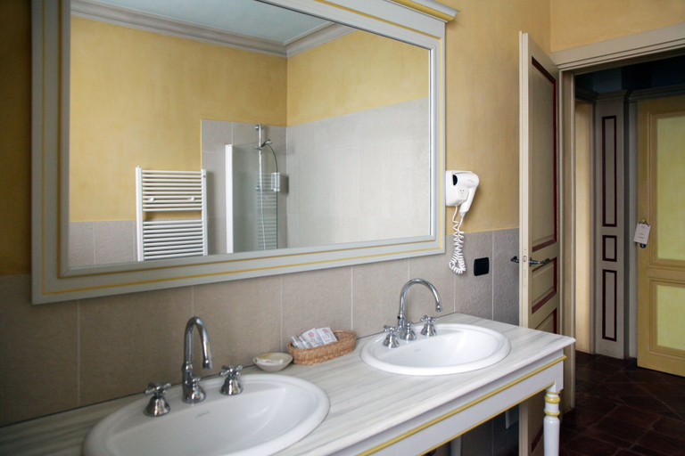 Bathroom 3, Foresteria del Castello, Torino