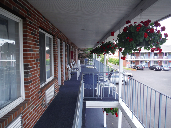 Others 5, The Springs Motel, Saratoga