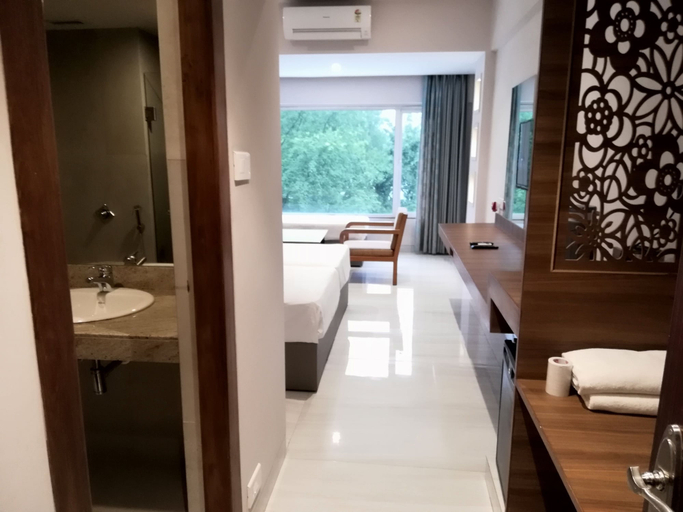 Bedroom 3, Lake View Resort, Pune