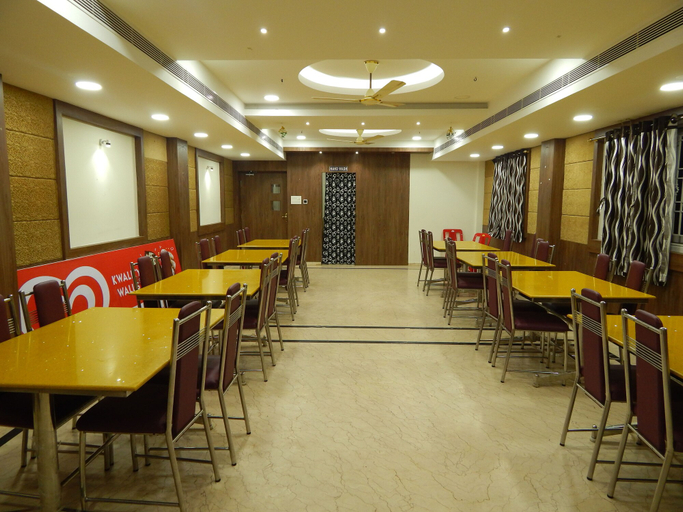Food & Drinks, Hotel Aadhi, Nagappattinam