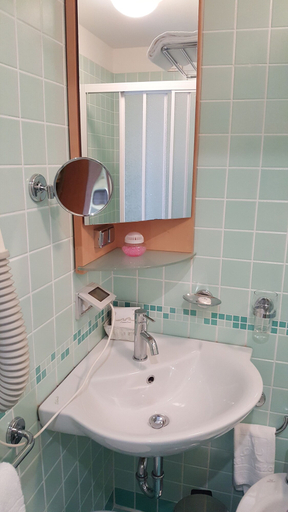 Bathroom 5, Hotel Arizona, Udine