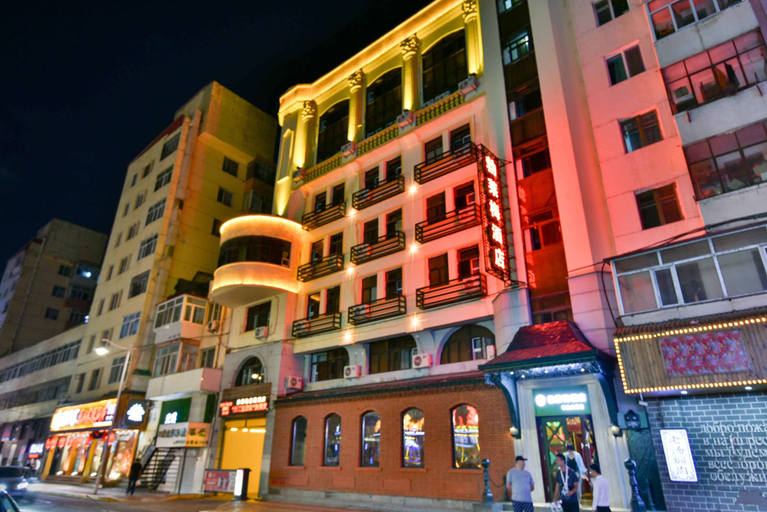 Exterior & Views