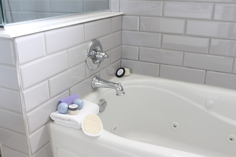 Bathroom 4, Super 8 by Wyndham Port Elgin, Bruce