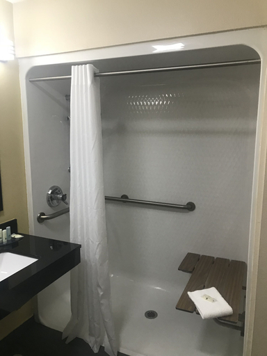 Bathroom 4, Quality Inn Cadiz, Trigg
