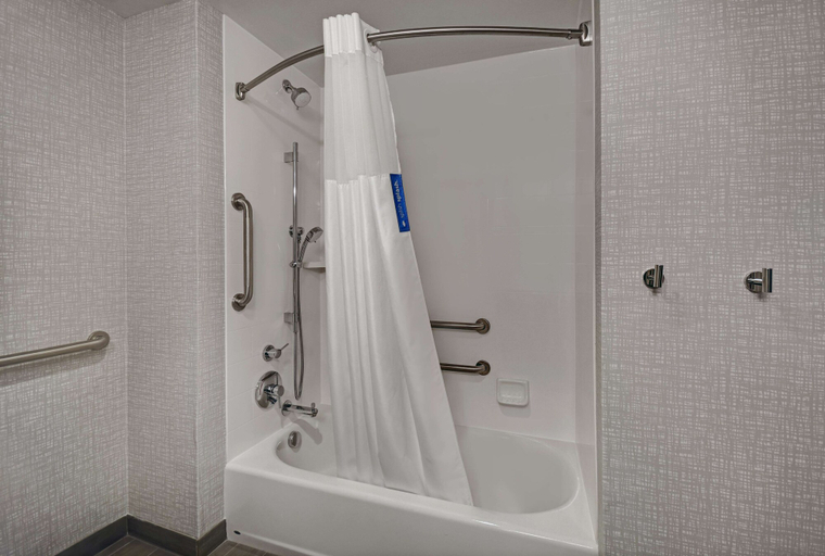 Bathroom 5, Hampton Inn Cave City, KY, Barren