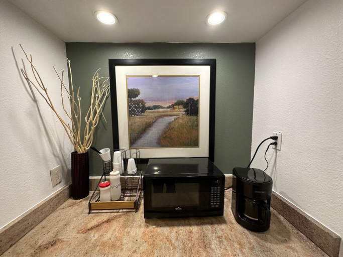 Others 5, Desert Sands Inn & Suites, Bernalillo