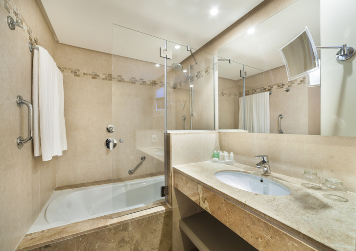 Bathroom 4, Insotel Tarida Beach Resort & SPA - All inclusive, Baleares
