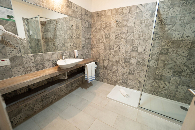 Bathroom 5, Hotel Sobrado