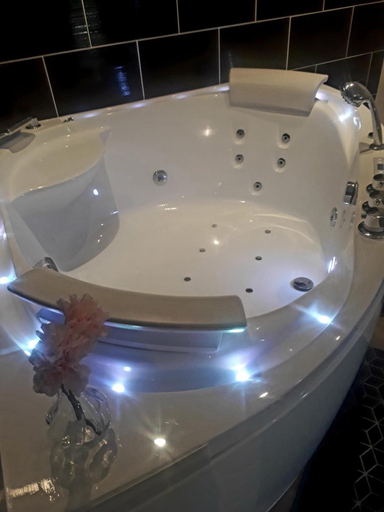 Bathroom 4, Hôtel Renaissance Martigues, Bouches-du-Rhône