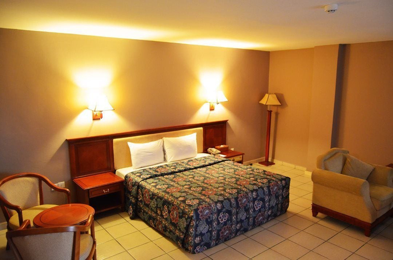 Bedroom 3, Mensvic Grand Hotel, Accra
