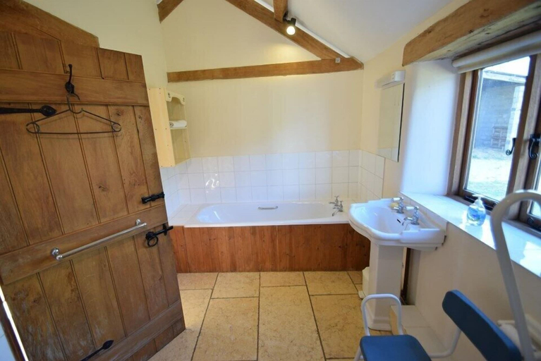 Bathroom, The Warren, Gloucestershire