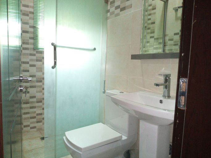 Bathroom 4, Somerset Suites, Surulere