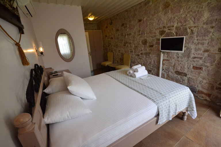 Bedroom 3, Cunda Poseidon Hotel, Ayvalık