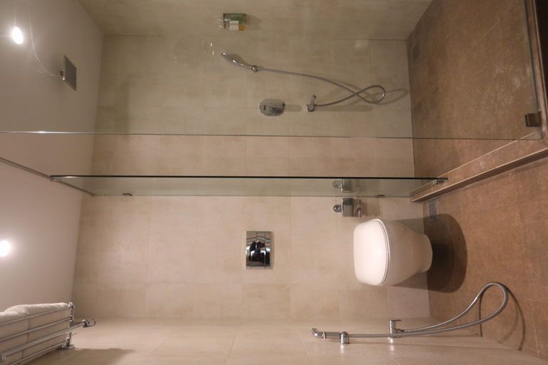 Bathroom 4, Hotel Cliffton, Mumbai Suburban