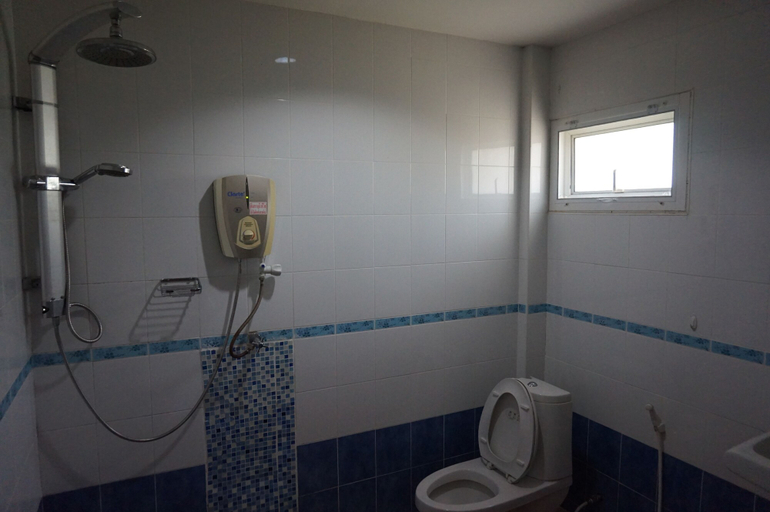 Bathroom 4, Thon Koon Resort, Muang Surin