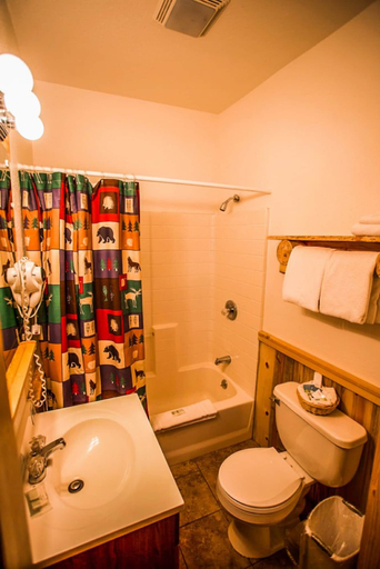 Bathroom 4, Bryce Country Cabins, Garfield