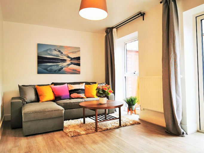 Others 3, Lovely Holiday Home in Birmingham, Birmingham