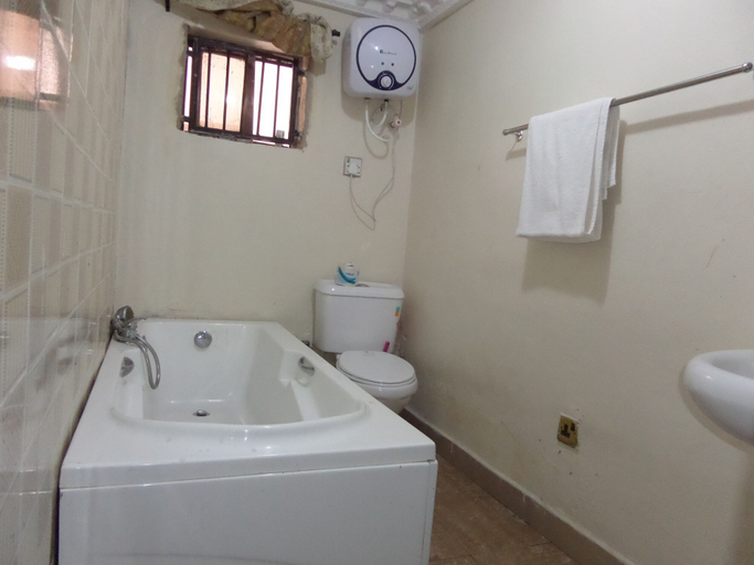 Bathroom 3, Murray's Suites, Ido