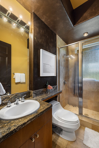 Bathroom, Kumulani at Mauna Kea, Hawaii