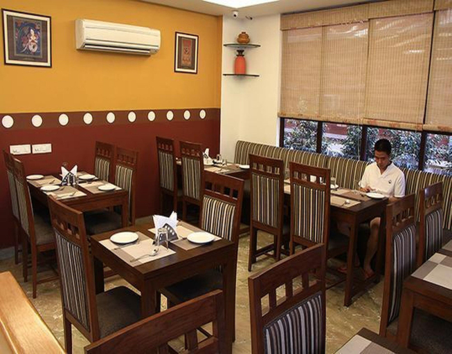 Food & Drinks 3, Hotel R Inn Delhi, Delhi