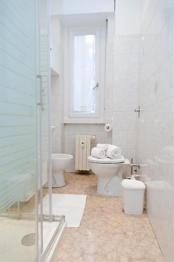 Bathroom 3, Sarzana, Milano
