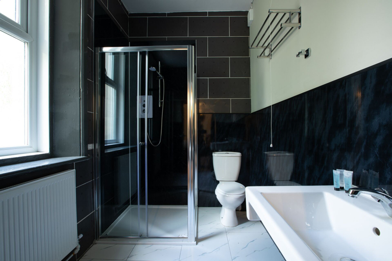 Bathroom 4, Grainger House Hotel, Newcastle upon Tyne