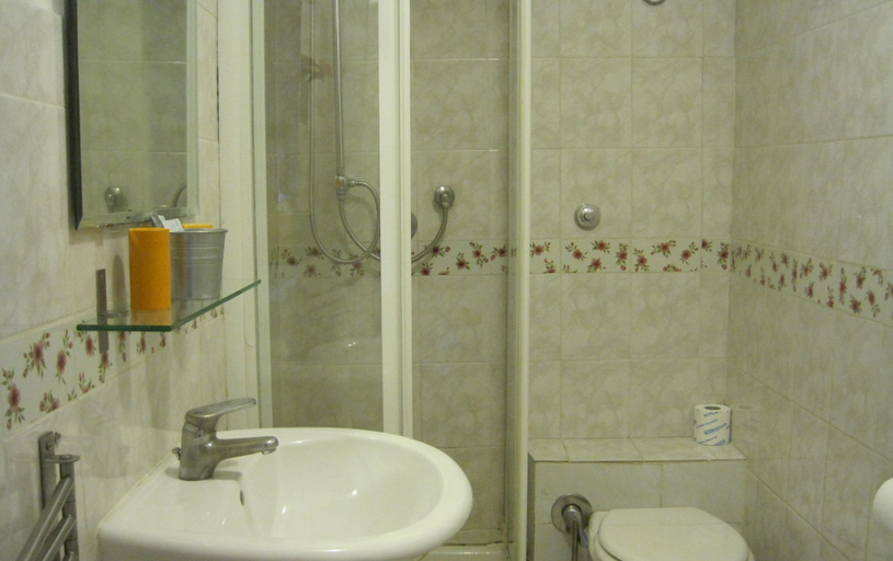Bathroom 4, Carlo Alberto House, Rome