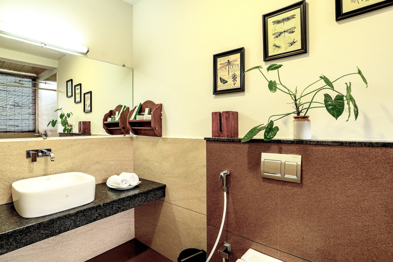 Bathroom 4, Tea Harvester Munnar, Idukki