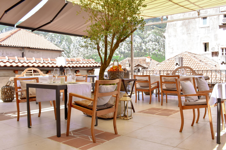 Food & Drinks 5, Hotel Hippocampus