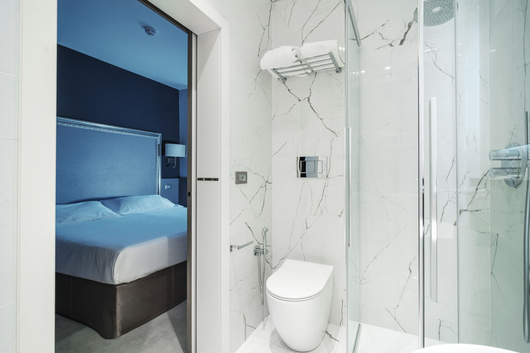 Bedroom 3, Hotel Doriguzzi, Belluno