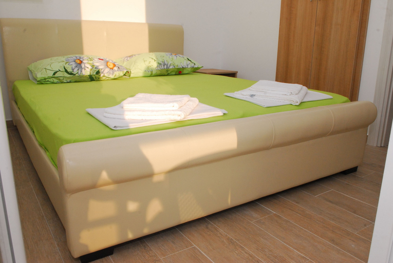 Others 5, Hera Apartments