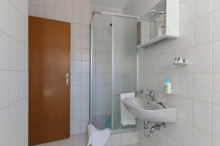 Bathroom 3, Downtown Private Rooms, Supetar