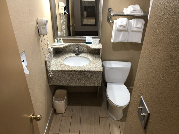Bathroom 4, Quality Inn Near Joint Base Andrews-Washington Area, Prince George's