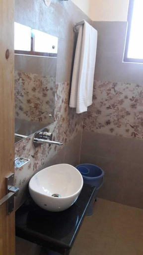 Bathroom 4, White Water Inn McLeodganj, Kangra