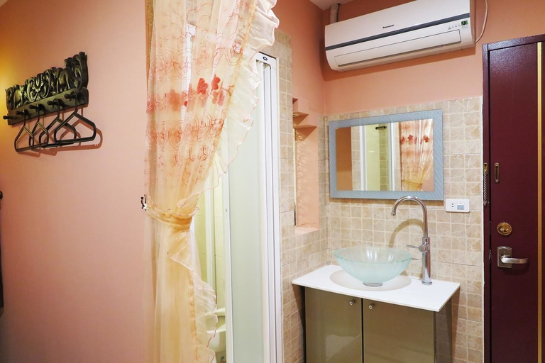 Bathroom 5, Sin Sin Hotel I, Pingtung