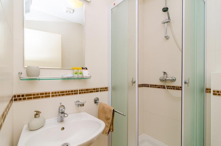Bathroom 4, Niko's Sea View Apartment, Dubrovnik