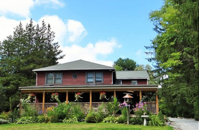 Exterior & Views