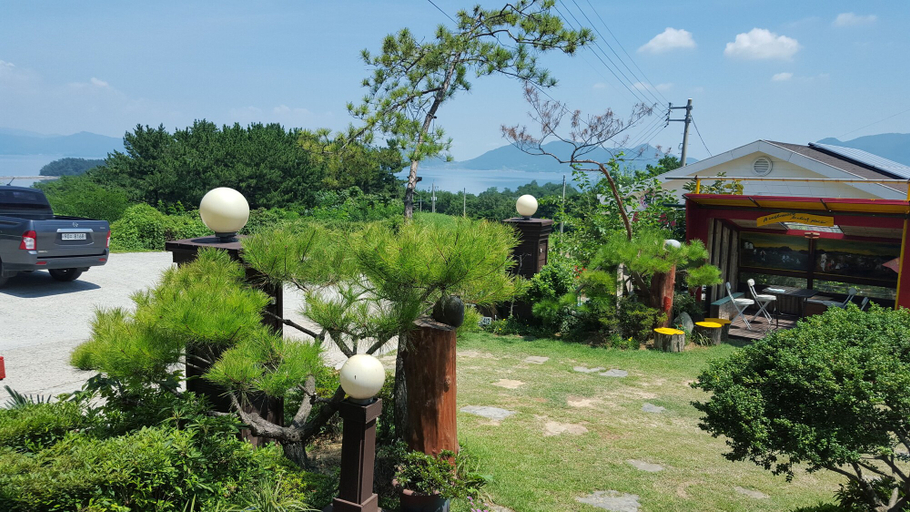 Others 5, Dalbit Maru Pension, Namhae