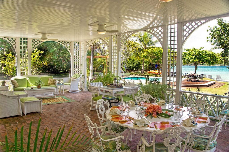 Food & Drinks 4, Seagrapes 5br by Jamaican Treasures