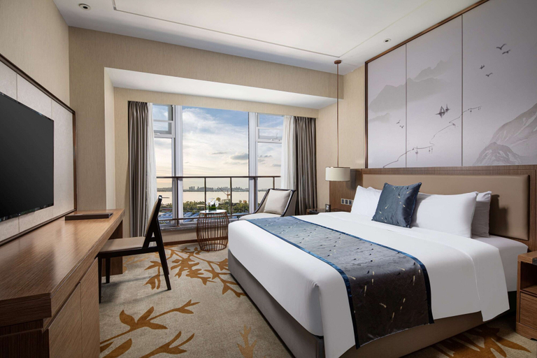 Bedroom 4, Ramada by Wyndham Wuhan Qingshan, Wuhan