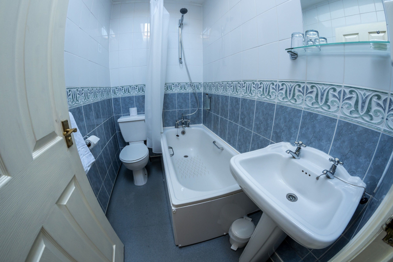 Bathroom 4, Farnley Tower Guesthouse, Durham
