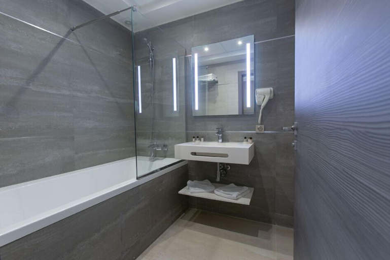 Bathroom 4, Madaure, Cheraga