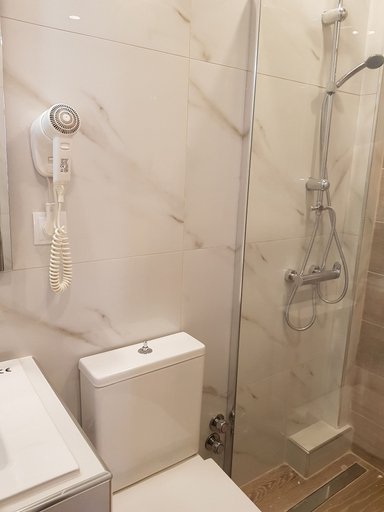Bathroom 4, Virvilis Apartments, Epirus