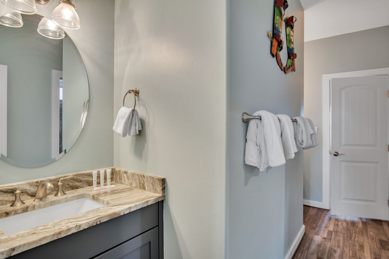 Bathroom 3, Deja Blue, Nueces