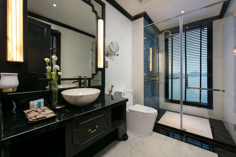 Bathroom 4, O'Gallery Lotus Cruise, Cát Hải