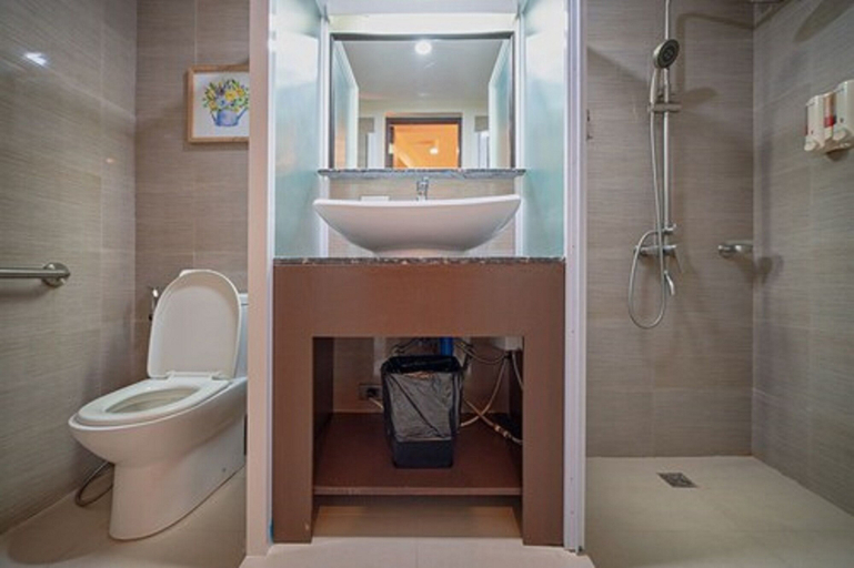 Bathroom 5, Achievers Airport Hotel, Pasay City